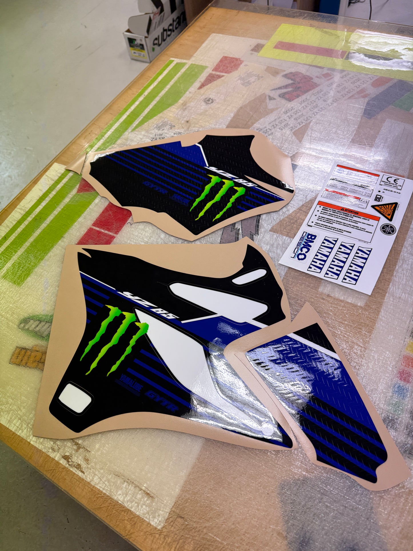 Kit déco ouïes de réservoir 85 yz 2015-2021 Monster