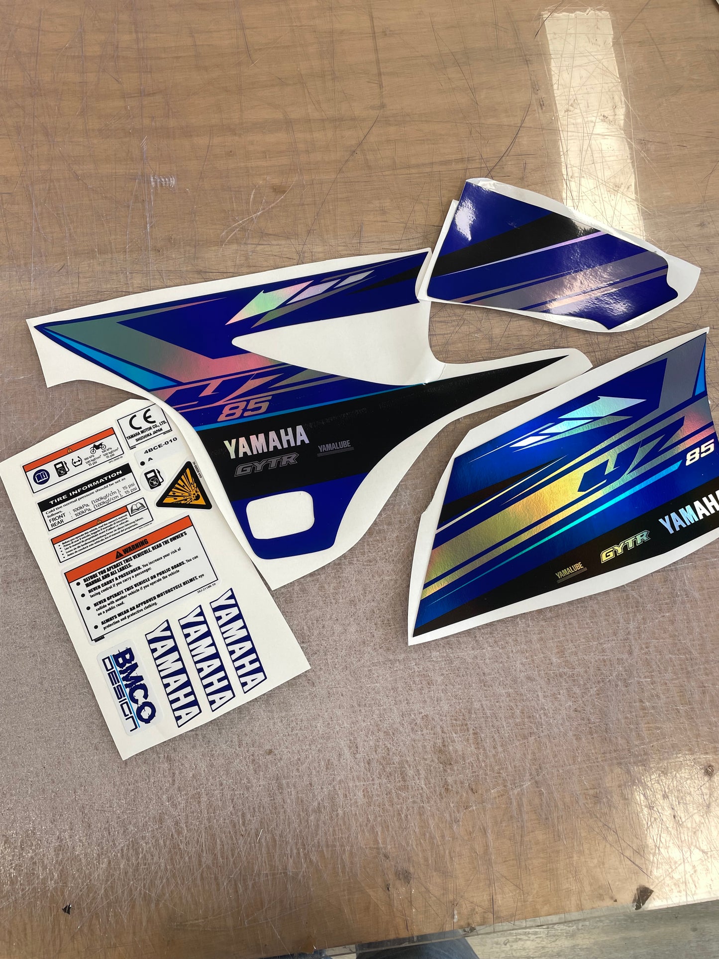 Kit plastique + kit déco 85 yz 2020 holographique