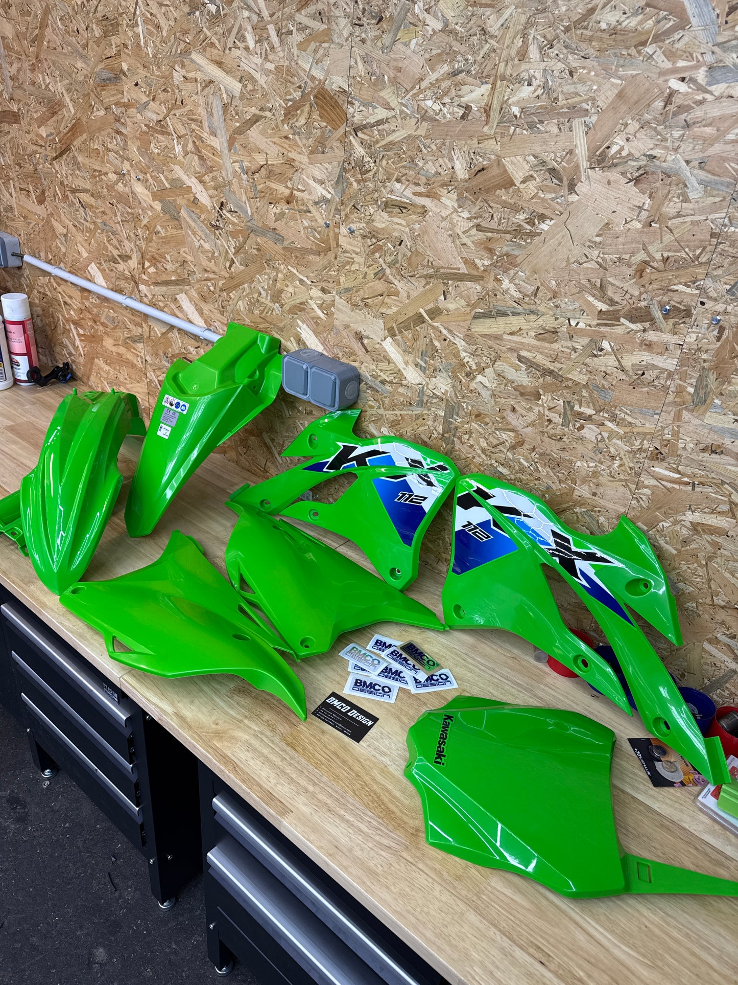 Kit déco + kit plastique 85 kx 2026
