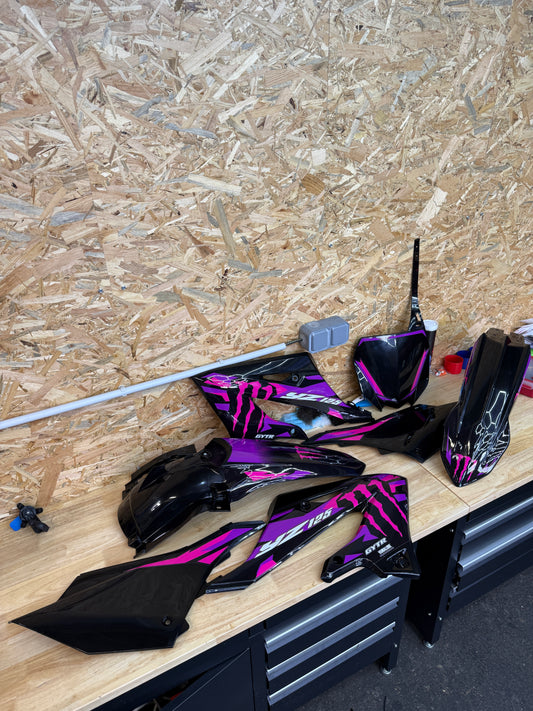 Kit plastique yz 2022 + kit déco Monster rose/violet
