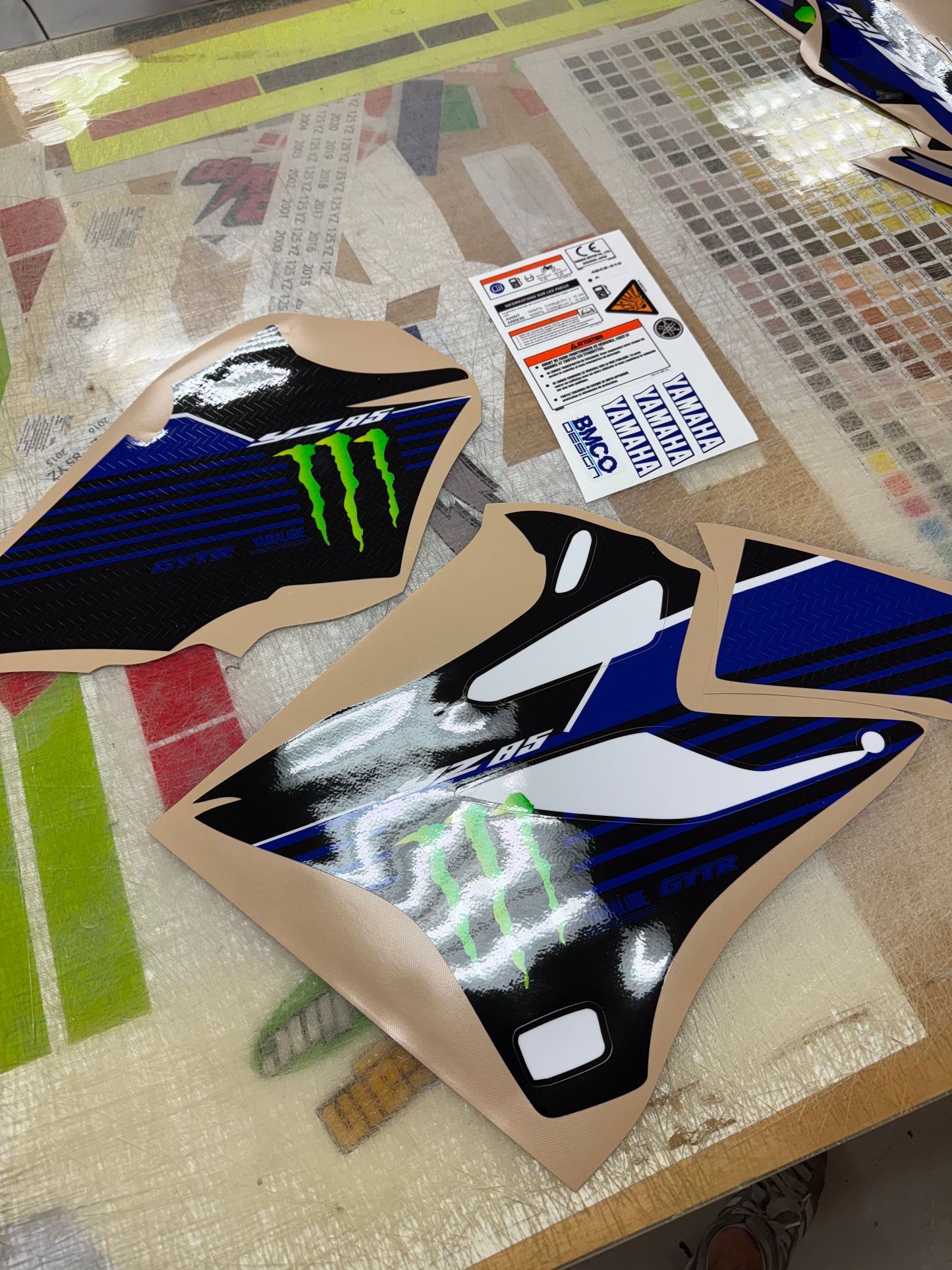 Kit déco ouïes de réservoir 85 yz 2015-2021 Monster