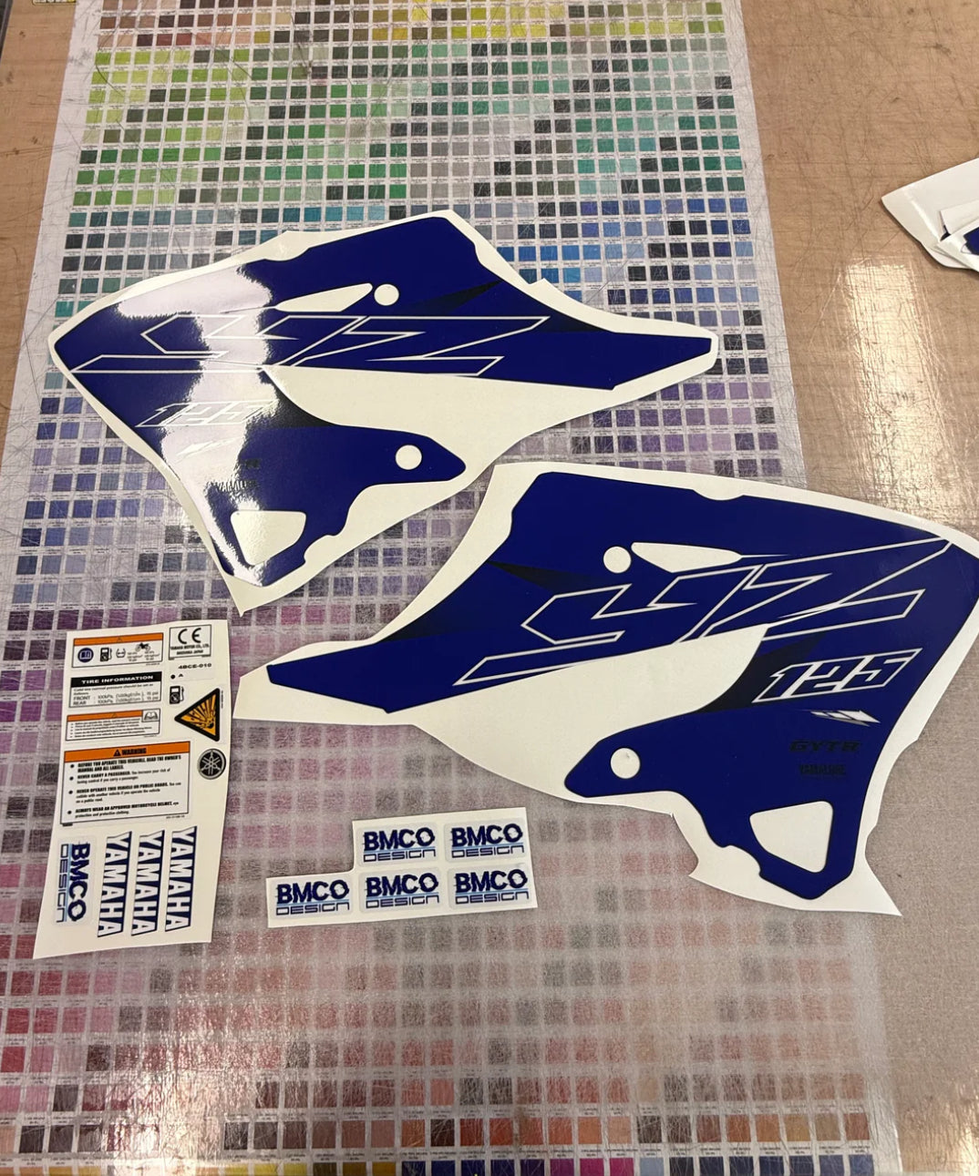 Kit plastique restyler 125 yz 2008- 2021 style 2022+ avec kit déco yz 2022