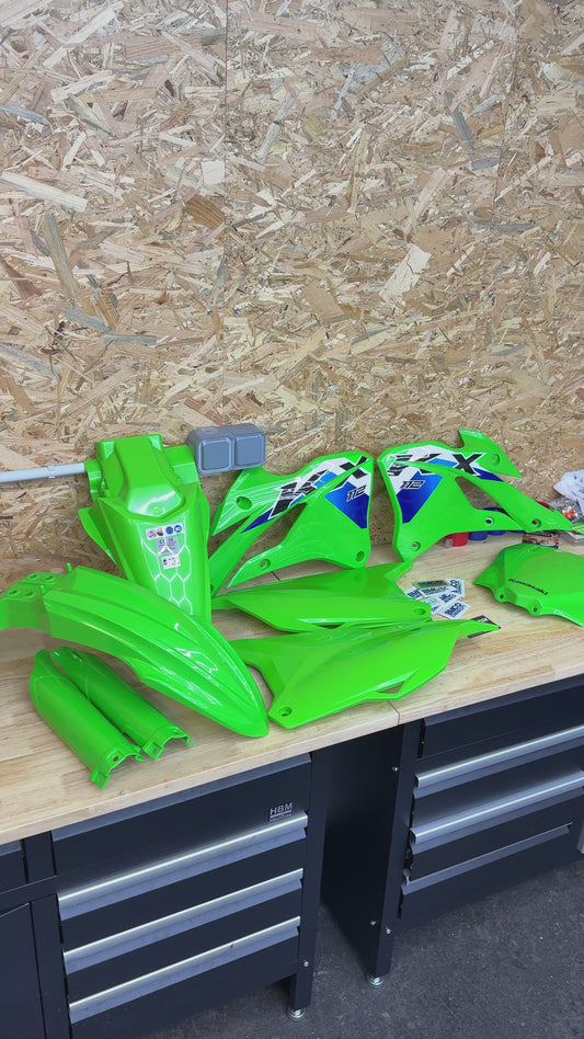 Kit déco + kit plastique 85 kx 2026
